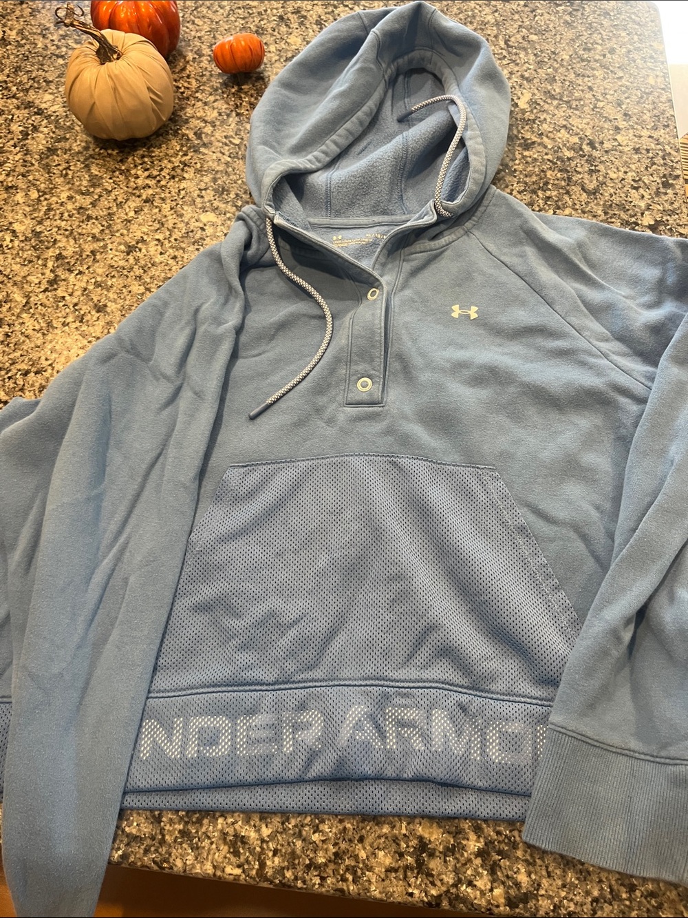 Women’s cute Under Armour Dusty Blue Hooded Pullover with Mesh Pocket/ loose fit